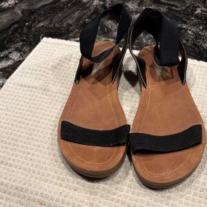 Steve Madden Black and Tan Sandals